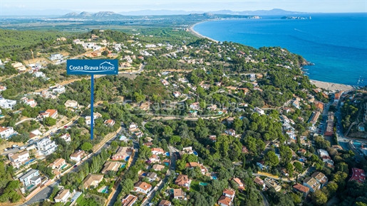 Maison de design exclusive à Begur: Élégance et vues panoramiques sur la Costa Brava