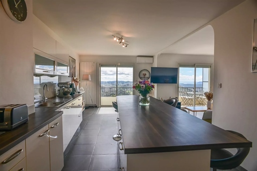 Sole Agent - Magagnosc - Superb 2-bedroom apartment on the top floor, panoramic views towards the se