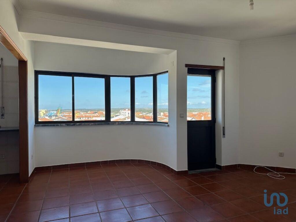 Apartamento T1 em Vieira de Leiria de 65,00 m²