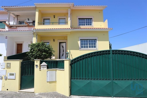 House with 3 Rooms in Leiria with 179,00 m²