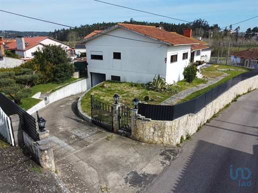 Traditioneel huis met 4 kamers in Leiria met 238,00 m²