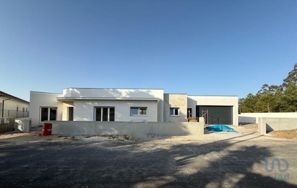 Home / Villa with 4 Rooms in Amor with 281,00 m²