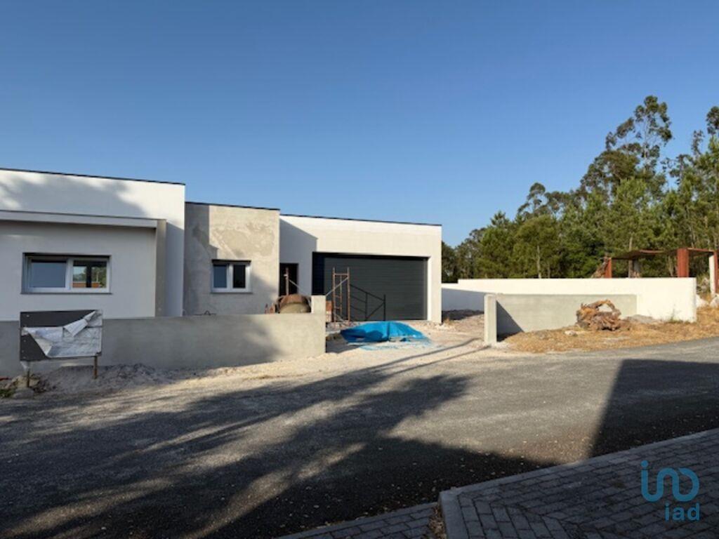 Home / Villa with 4 Rooms in Amor with 281,00 m²