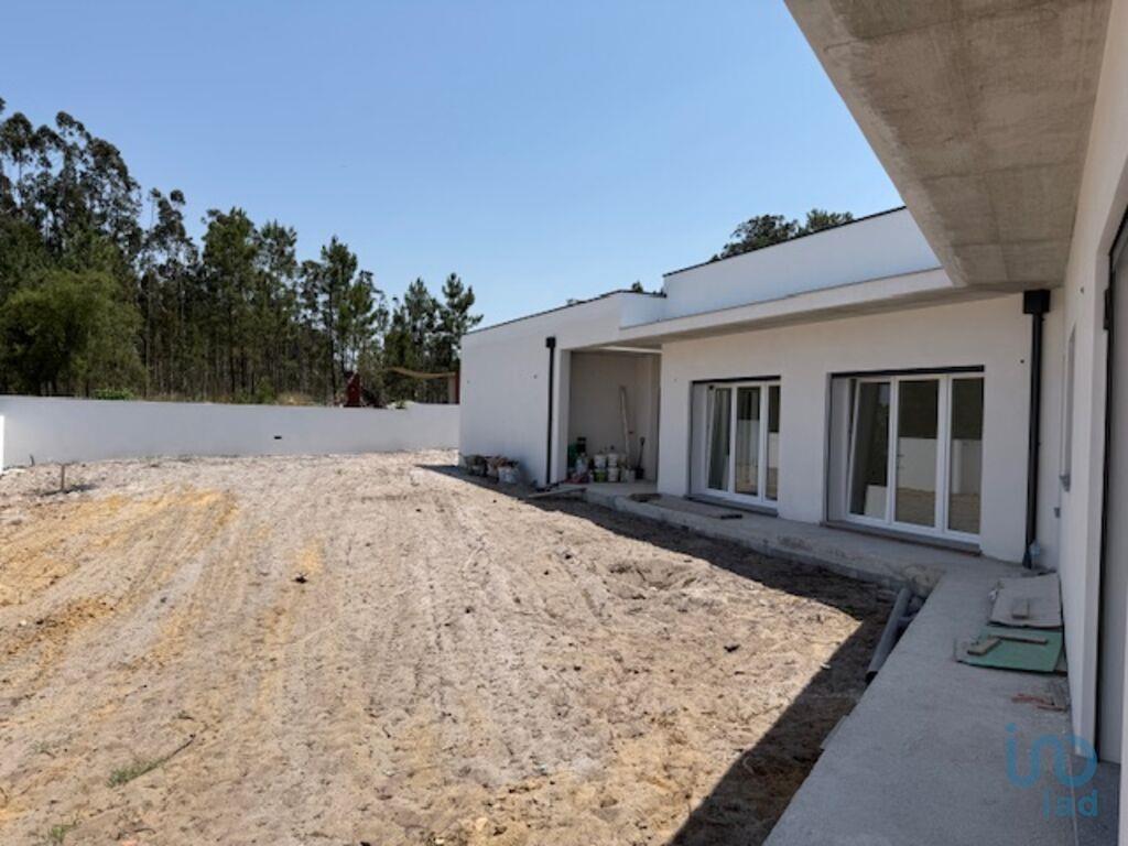 Home / Villa with 4 Rooms in Amor with 281,00 m²