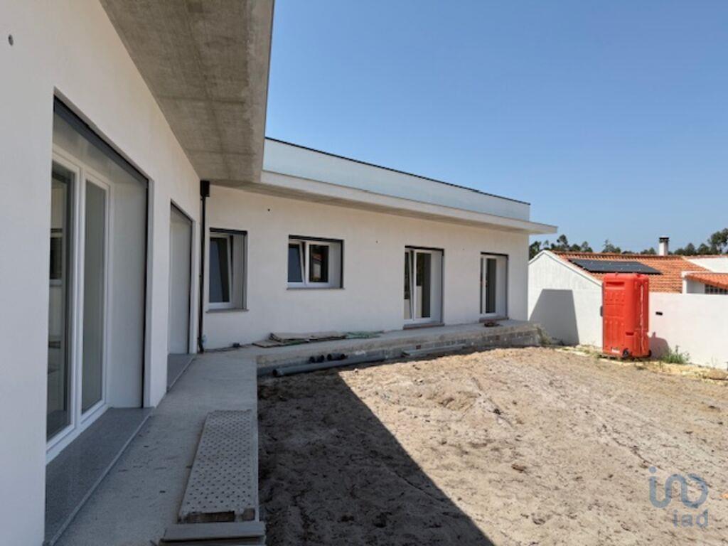Home / Villa with 4 Rooms in Amor with 281,00 m²