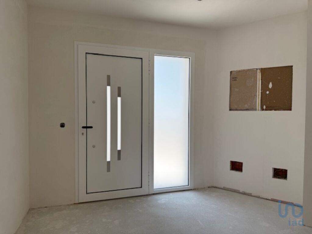 Home / Villa with 4 Rooms in Amor with 281,00 m²