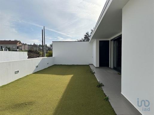 Housing with 3 Rooms in Leiria with 248,00 m²