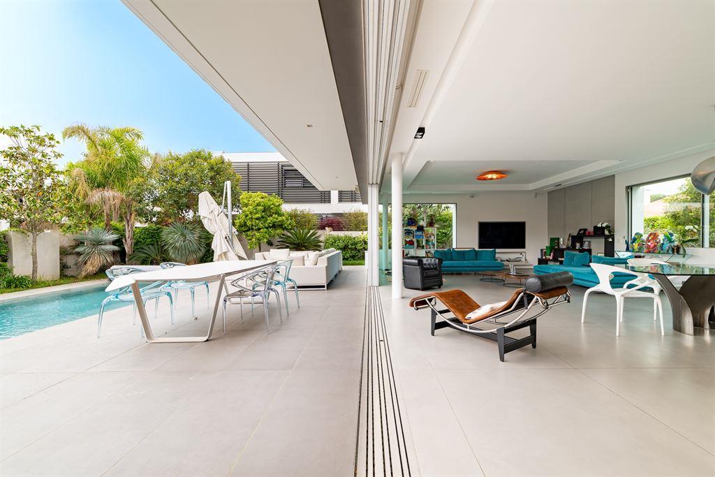 Contemporary villa of distinction in La Grande Motte Design and tranquility