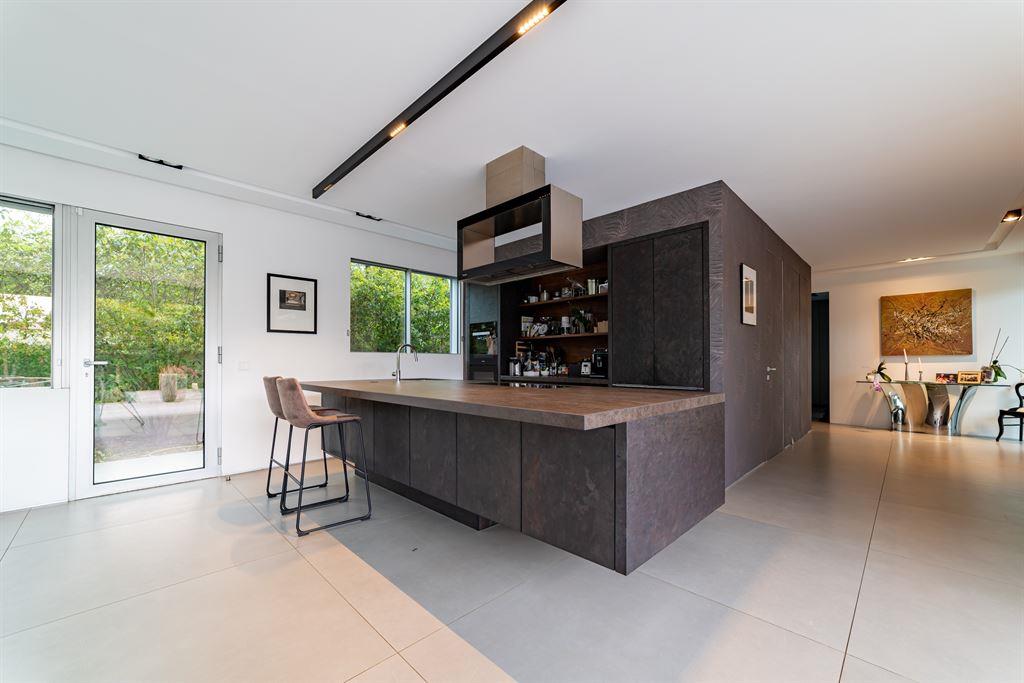Contemporary villa of distinction in La Grande Motte Design and tranquility