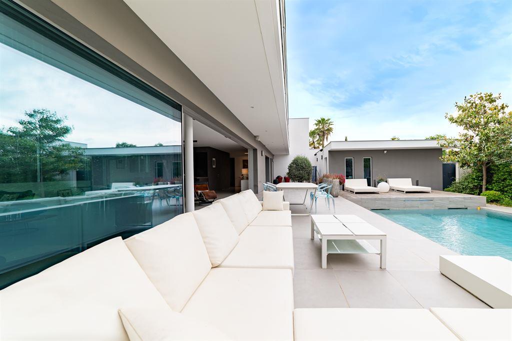 Contemporary villa of distinction in La Grande Motte Design and tranquility