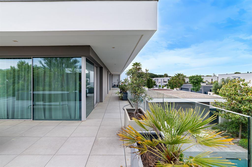 Contemporary villa of distinction in La Grande Motte Design and tranquility