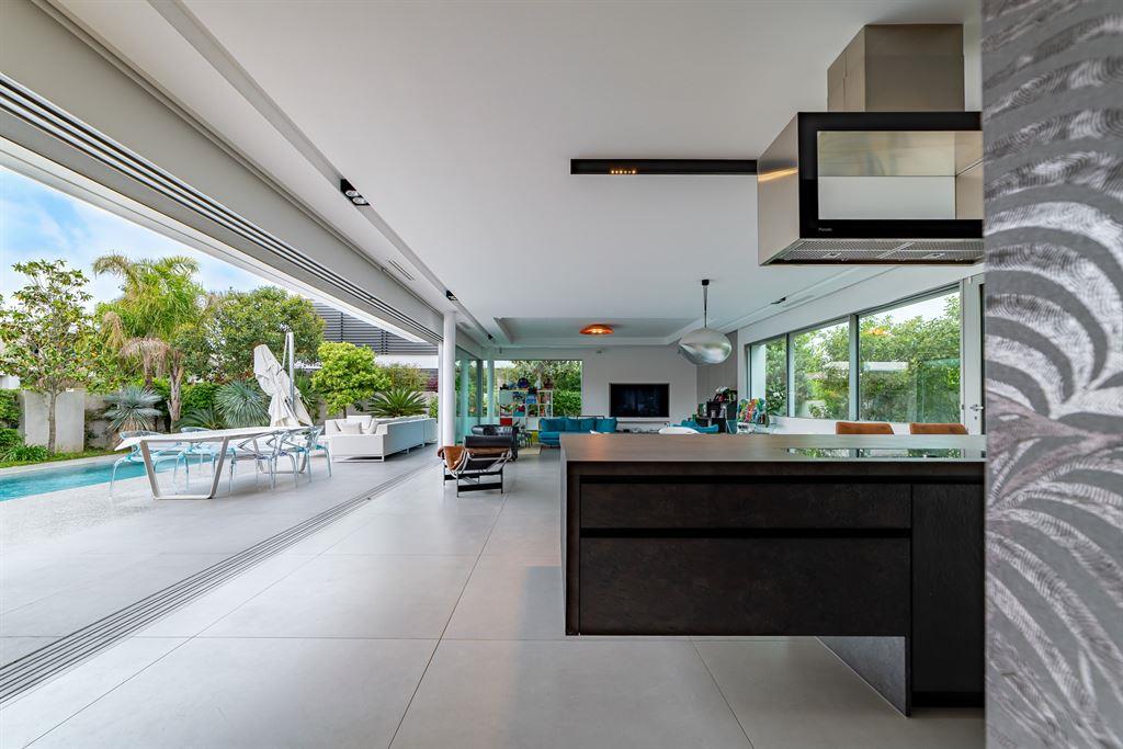 Contemporary villa of distinction in La Grande Motte Design and tranquility