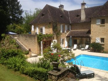 Beautiful 6 bedroom with Chambres d hôte (Sleeps 7) in the centre of Sarlat-La-Canéda