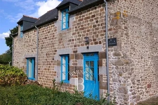 North of Rennes – 3 houses – 435 m² of living space – More than 5,000 m² of land