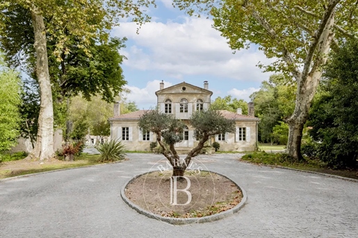 North Medoc - Beautifull mansion completely renovated in 2022, 4 bedrooms, 2 bathrooms, swimmingpool