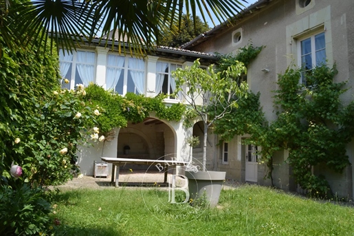 Centre de Loudun - Private mansion 263 m² - Walled garden