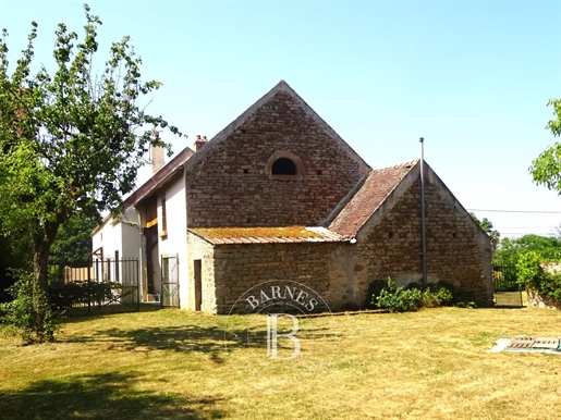 Auxois- Oude gerenoveerde boerderij