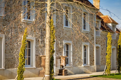 Proche Montfort l'Amaury - Ensemble de 570 m² habitables - Piscine chauffée
