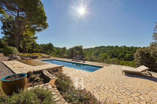 Exclusive - Flayosc - Exceptional property - 20 ha forest estate with beautiful 270 m² stone residen