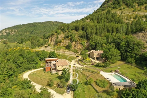 Barnes - Drôme Provençale - Domaine d'exception de 214 hectares avec 600 m² de bâti dans le massif d
