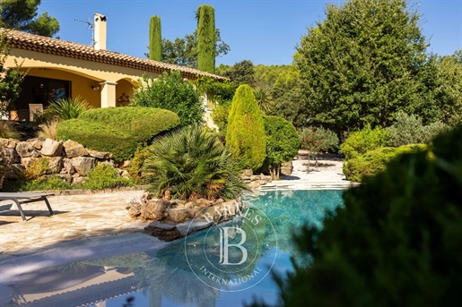 Cotignac – Villa provençale – Belle maison avec piscine et dépendance sur le terrain de 4000 m²