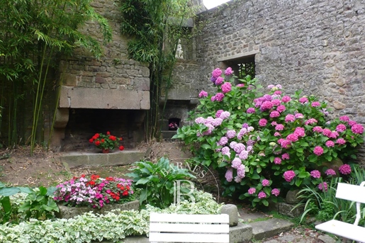 Exclusivity - Normandy - Eighteenth century townhouse with garden