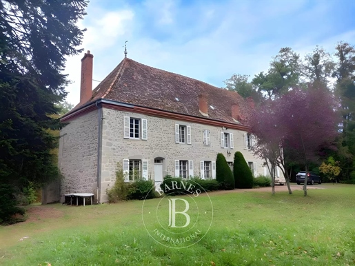 Creuse department (23) - Manor house - 5 acres of land including a pond