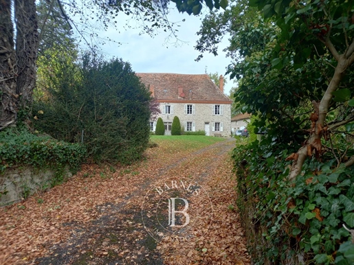 Creuse department (23) - Manor house - 5 acres of land including a pond