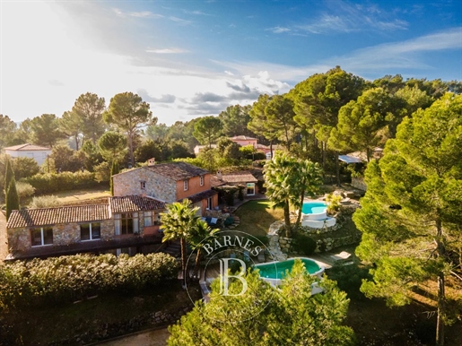 Lorgues - Propriété d'exception – Villa de 300 m² avec une maison d’amis, deux piscines sur le terra