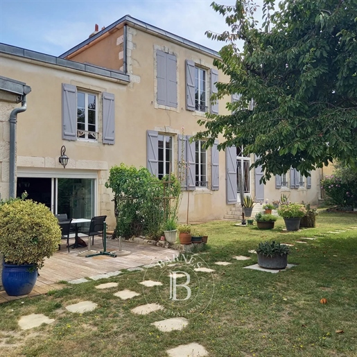 Near La Rochelle - Former commandery - 1600m² garden