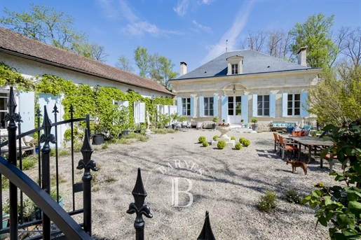Dordogne - Bourgeois house nineteenth on the edge of the Isle with 5 bedrooms, outbuildings and swi