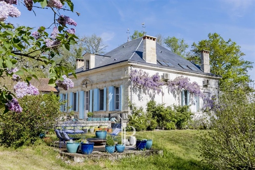 Dordogne - Bourgeois huis negentiende aan de rand van het eiland met 5 slaapkamers, bijgebouwen en 