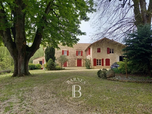 Niort - Large house set in 2.6 hectares of parkland