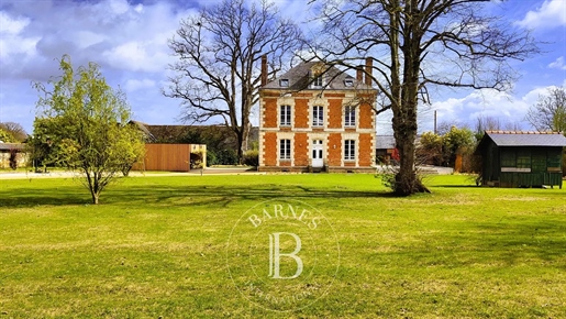 At the gates of Rennes - 19th century mansion - 253 m² of living space - 1 ha of land