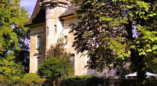 Aux portes de Rennes - Château de 297 m² - Jardin d'environ 6 000 m²