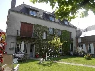 Normandy. L'aigle town center mansion of about 230 m² on 847 m² of garden