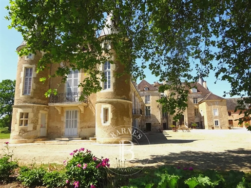 Château hotel du XVème et XVIIIème siècles