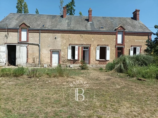 Normandy - A few km from the Perche - Old farmhouse and its outbuildings to renovate