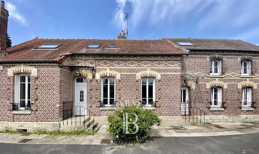 Oise - Red brick country house - Completely Renovated