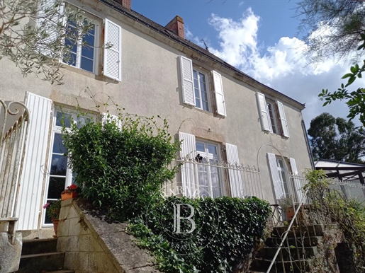 Vendee - Early 19th century bourgeois house - Garden with swimming pool of 1668m².