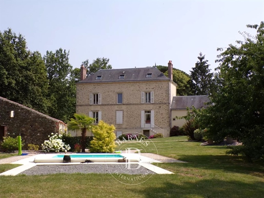 Sole agent - Vendée near la Châtaigneraie - Manor house with swimming pool - 3000m² garden