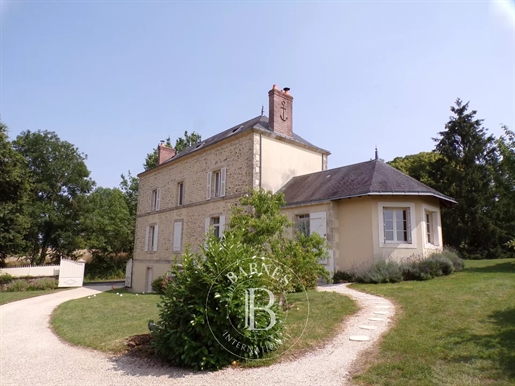 Sole agent - Vendée near la Châtaigneraie - Manor house with swimming pool - 3000m² garden