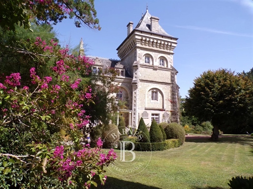 Niort - Château du XIXème - parc de 6ha avec piscine