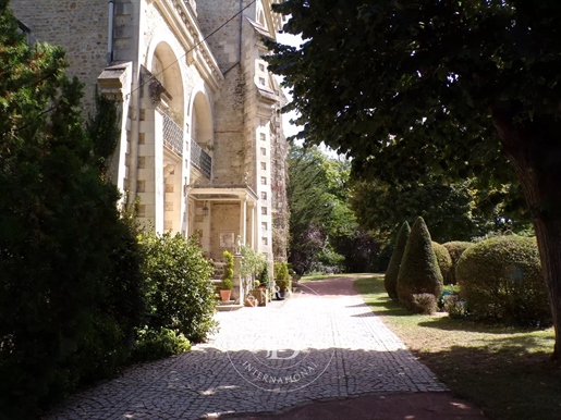 Niort - Château du XIXème - parc de 6ha avec piscine