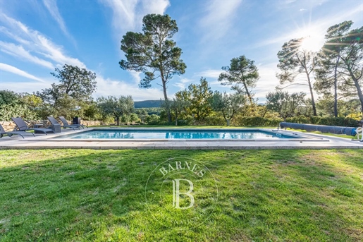 Neo-Provencal villa in the quiet of a golf course