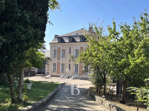 Exclusivity – Calvados – Nineteenth century mansion in Orbec
