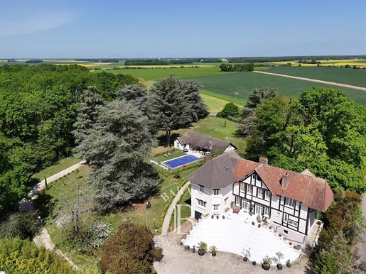 1 hour from Paris, Nonancourt, imposing mansion of about 400m² renovated + swimming pool on 9000m²