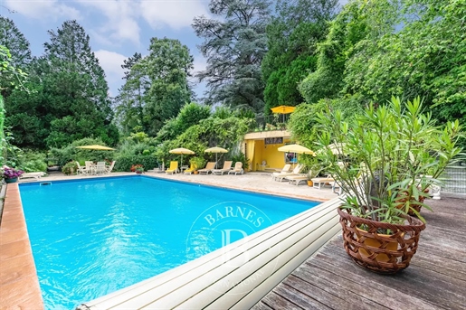 Chantilly - Manoir - Piscine, tennis et dépendances