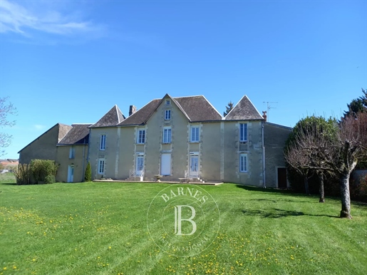 Sole agent - Vienne department -19th century mansion house - 2.5 acres of land