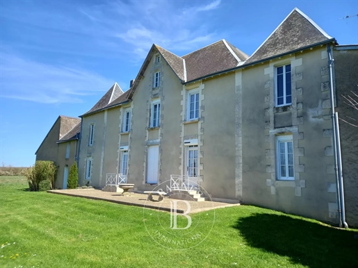 Sole agent - Vienne department -19th century mansion house - 2.5 acres of land